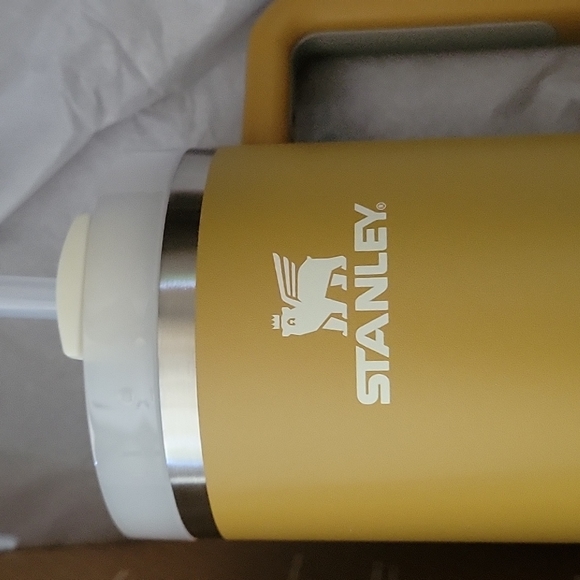 NIB Stanley Adventure Quencher 2.0 Flowstate Tumbler 40oz - Picture 3 of 5